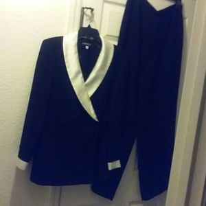 Black Women's Double Breasted Suit W/White Satin Cuffs & Lapel